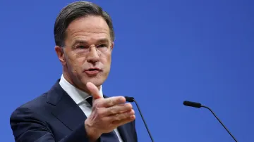 Generální tajemník NATO Mark Rutte během tiskové konference v Bruselu 2. prosince 2025