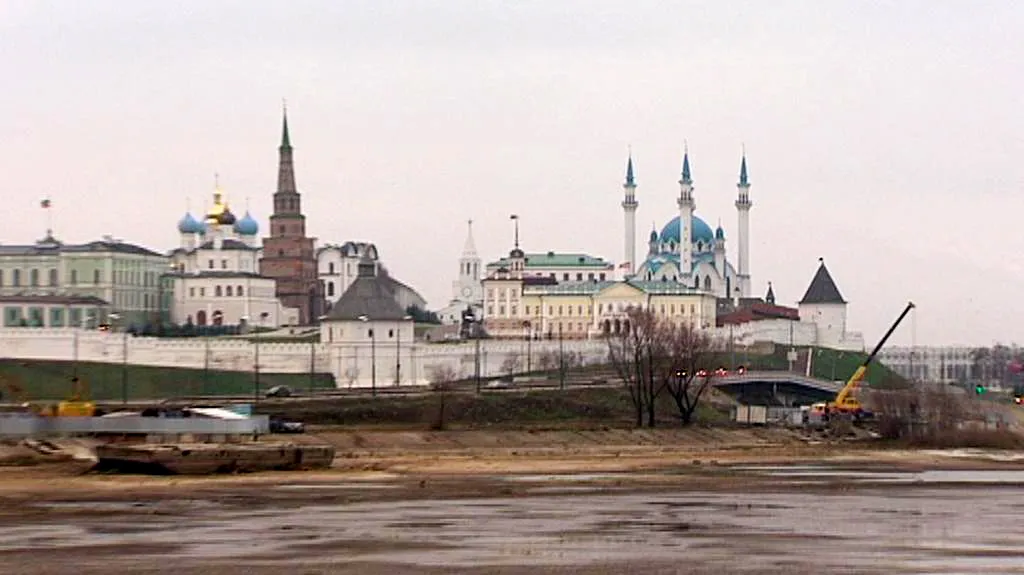 Pravoslavný kostel a mešita v Kazani
