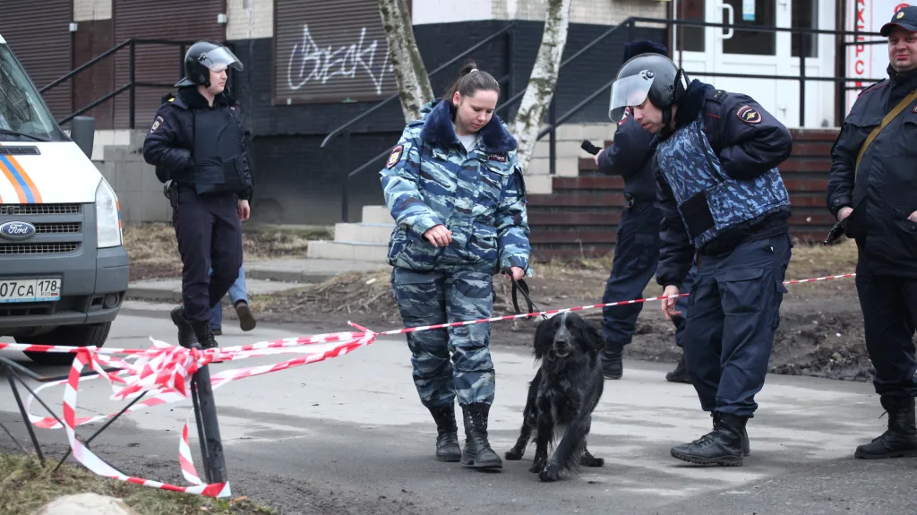 Policie využívá v Petrohradu i psy vycvičené na hledání výbušnin