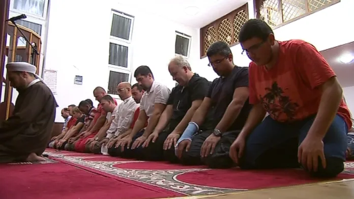 Modlitba v brněnské mešitě