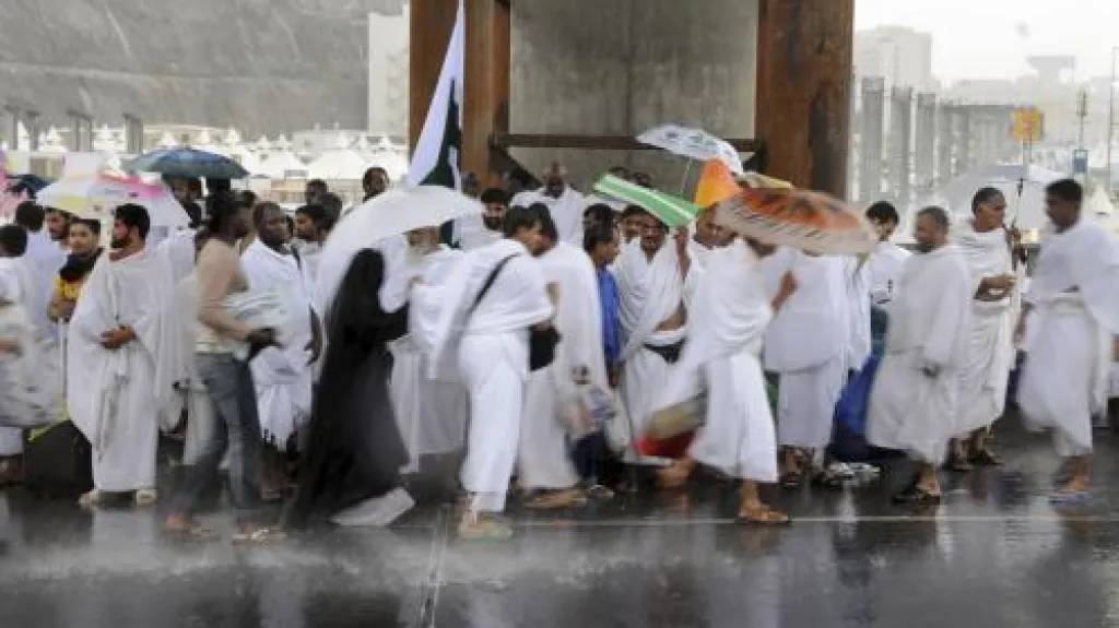 Déšť překvapil poutníky v Mekce