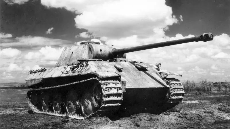 Německý tank Panzer V Panther na poválečném snímku z roku 1948