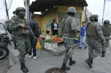 V Ekvádoru ozbrojenci vtrhli do živého vysílání televize, prezident povolal armádu