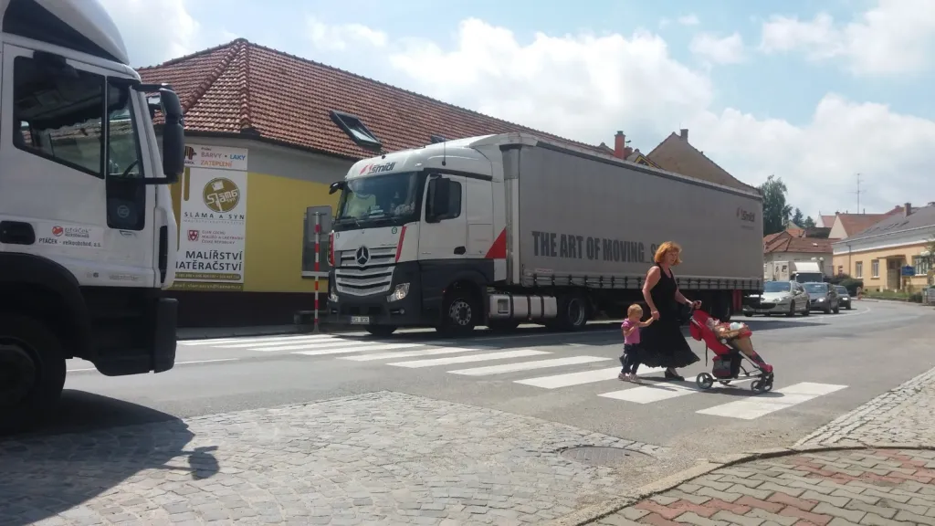 Přejít přes přechod v Černé Hoře je hazard