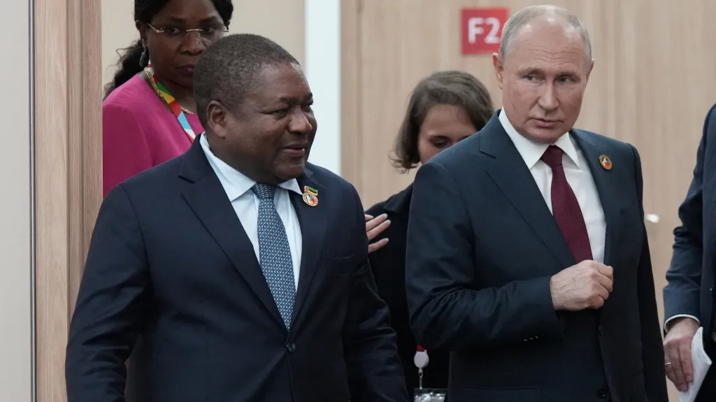 Vladimir Putin a mozambický prezident Filipe Jacinto Nyusi
