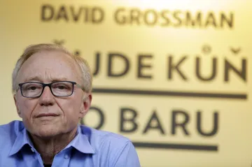 Recenze: A tenhle znáte? Grossmanův klaun vypráví skvělé špatné vtipy