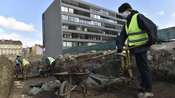 Archeologové pracují v Brně v Nových sadech