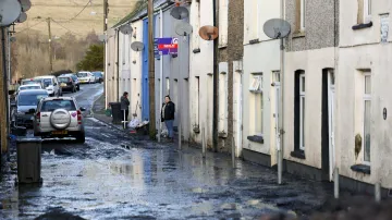 Bouře zabahnila ulice ve Walesu (pondělí 25. listopadu)