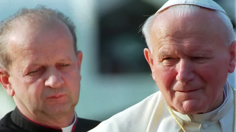 Stanislaw Dziwisz a Jan Pavel II.