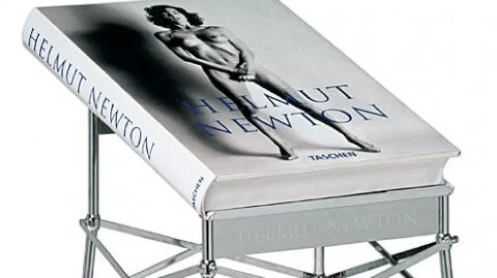 Obří kniha fotografií Helmuta Newtona