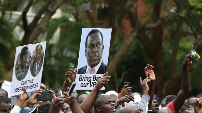 Příznivci budoucího prezidenta Zimbabwe