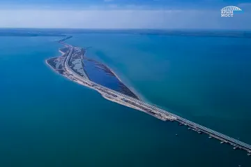 EU zmrazila majetek šesti ruským firmám, které stavěly most na Krym