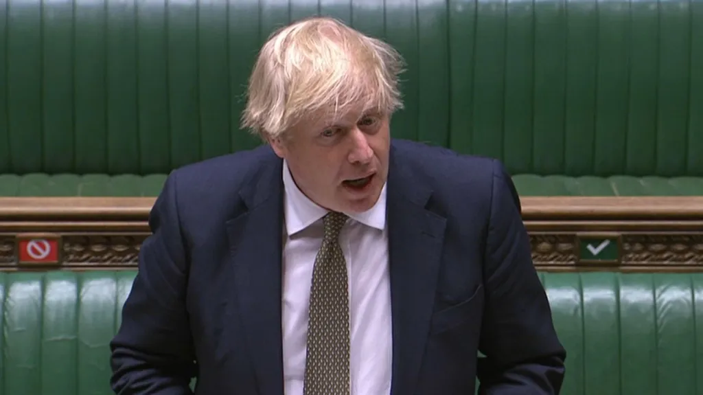 Johnson při prvních interpelacích po uzdravení