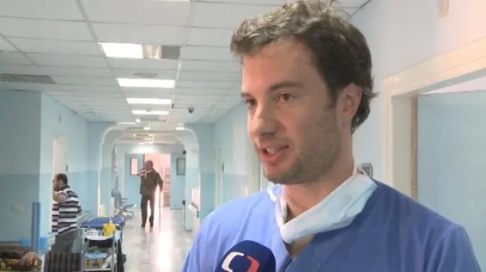 Český plastický chirurg pomáhá zraněným Syřanům