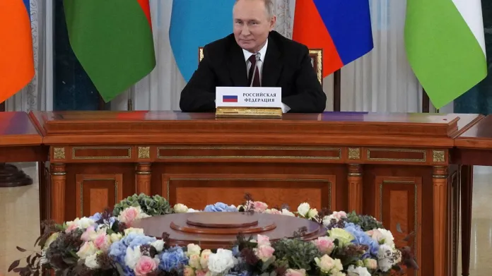 Putin na summitu v Petrohradu