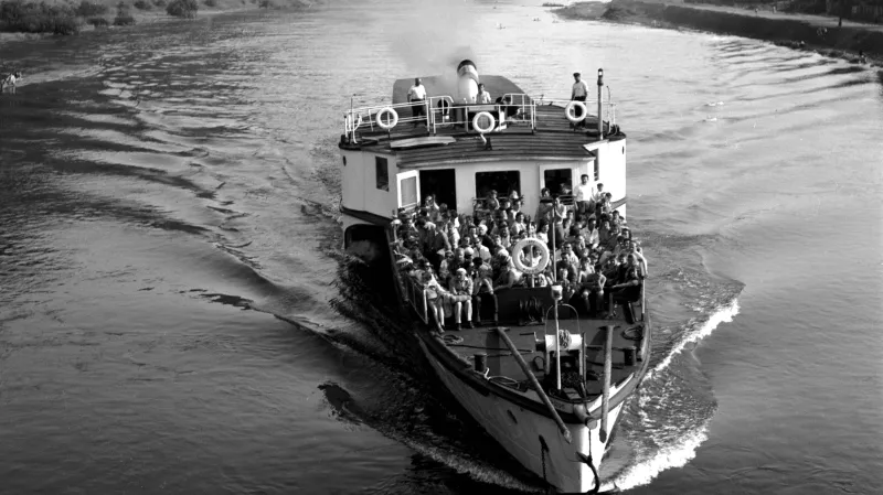 Výletní parník na Vltavě (1961)