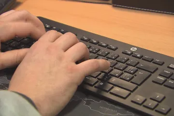 Počet podvodů na internetu stále roste. Jen loni lidé přišli o více než dvě miliardy