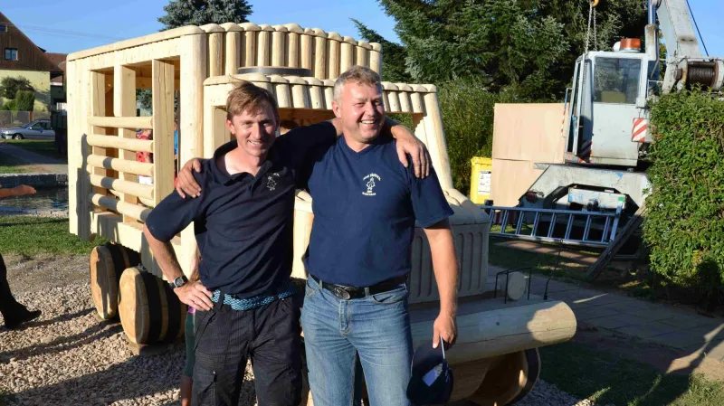 Odhalení sochy Pragy V3S