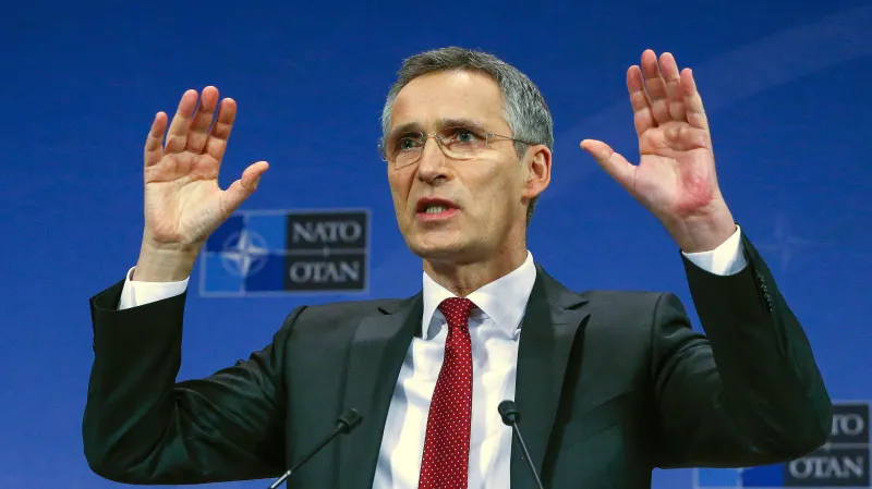 Jens Stoltenberg na brífinku před schůzkou ministrů obrany NATO