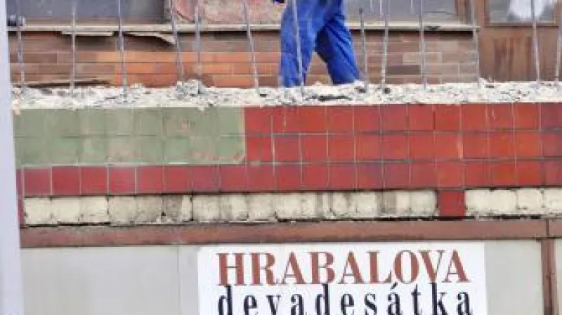 Bourání části Automatu Svět