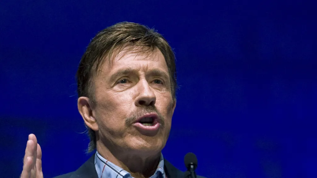 Zemřel Chuck Norris