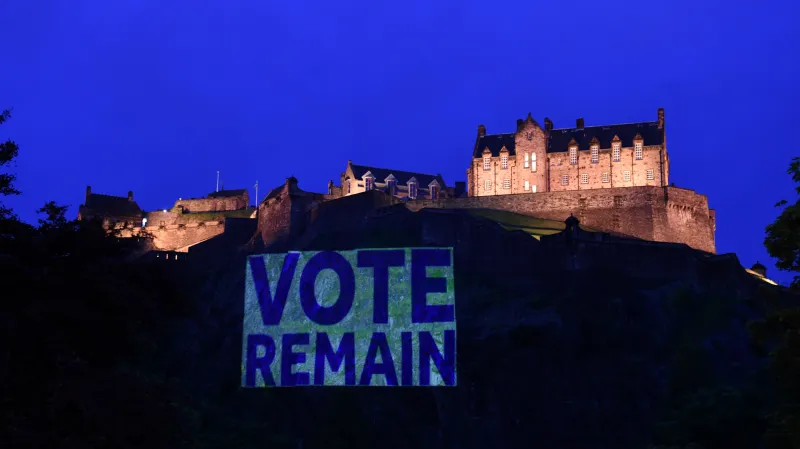 Většina Skotů chtěla zůstat v EU