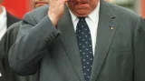 Kancléř Helmut Kohl dorazil na místo havárie 4. června
