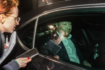 SPD a Motoristé se večer po volbách sešli s Babišem, jednání nekomentovali