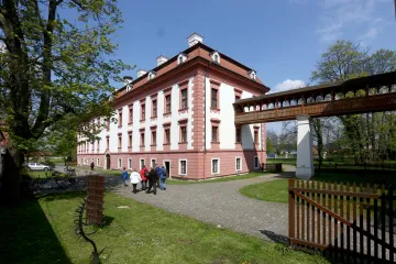 Historie na síti. Kunínský kastelán ukáže zámek na starých fotografiích