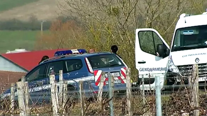 Francie pátrá po lupičích šperků za devět milionů eur