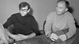 Jiří Menzel a Bohumil Hrabal ve Filmovém klubu v roce 1966