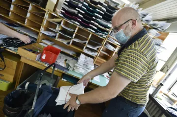 Pošta plánuje propuštění asi patnácti set lidí, zruší více než dva tisíce míst