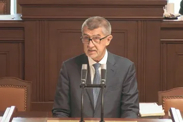 Babiš se omluvil novinářce Holcové, nařídil mu to soud