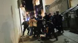 Potyčka losangeleské policie s výtržníky