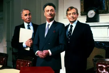 Jistě, pane ministře – obrazy ze života politika