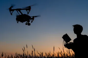 Drony dostaly stopku. Nesmí k památkám ani do národního parku