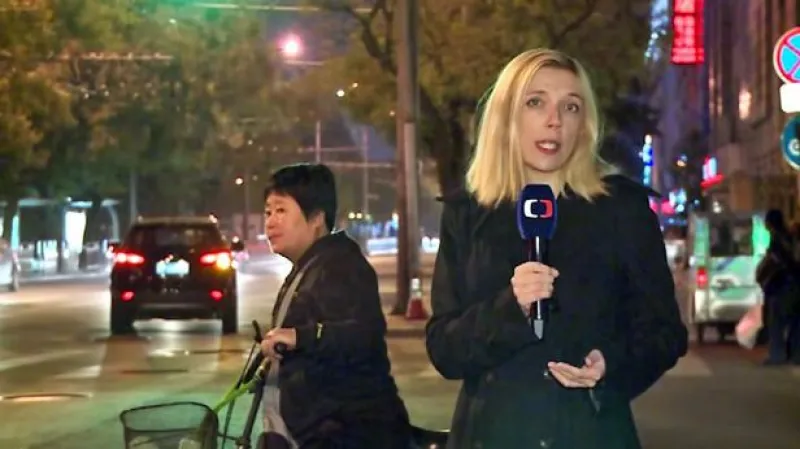 Odpůrci protestů v Hongkongu napadli studenty