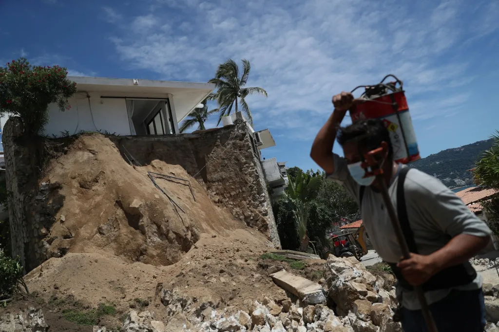 Mexiko zasáhlo v noci na středu zemětřesení o síle 7,0 stupně Richterovy stupnice. Epicentrum se nacházelo osmnáct kilometrů severovýchodně od přímořského letoviska Acapulco ve státě Guerrero, odkud byla hlášena jedna oběť