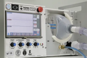 Zásuvka nefungovala, plicní ventilátor běžel z baterie. Výpadek zasáhl i nemocnice