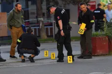 Útočník v Bratislavě postřelil čtyři lidi, policie ho zneškodnila