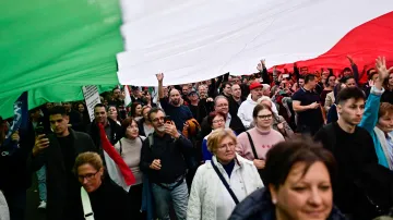 Účastníci demonstrace pořádané opoziční stranou TISZA
