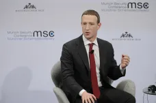 Facebook denně smaže přes milion falešných profilů, uvedl v Mnichově Zuckerberg