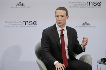 Facebook denně smaže přes milion falešných profilů, uvedl v Mnichově Zuckerberg