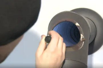 Riziko požárů komínů zvyšuje pálení vánočních stromků i zanedbání kontrol