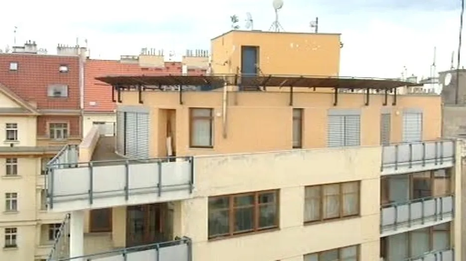 Tento rozlehlý byt na pražských Vinohradech obývá šéf NKÚ František Dohnal.