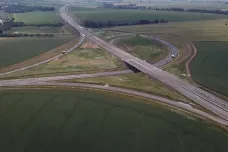 Stavbu D11 do Trutnova komplikuje boj o zakázku na archeologický průzkum