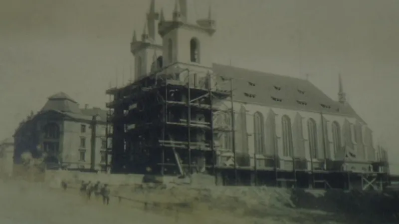 Stavba kostela sv. Antonína