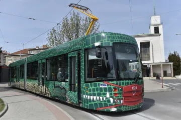 Do brněnských ulic vyrazí příští rok dalších devět Draků. Tramvaje poskládají sami zaměstnanci dopravního podniku