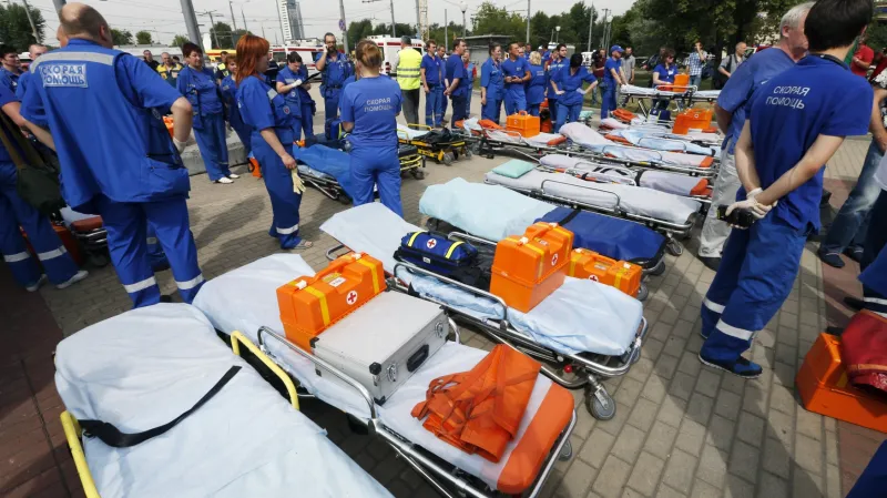 Záchranáři se připravují na zraněné z moskevského metra