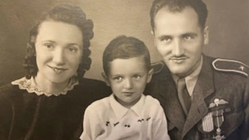 Josef Otisk mladší s rodiči (1945)